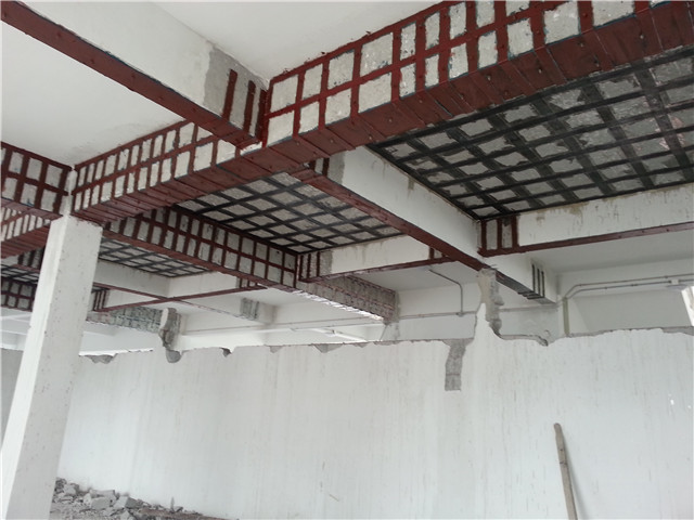 广连福珠宝实业厂房板底粘贴碳纤维加固.jpg 广连福珠宝实业厂房板底粘贴碳纤维加固.jpg